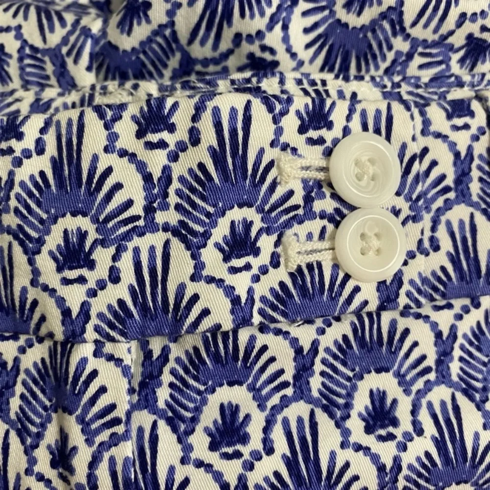 VINEYARD VINES || Blue and White Print Shorts size 6